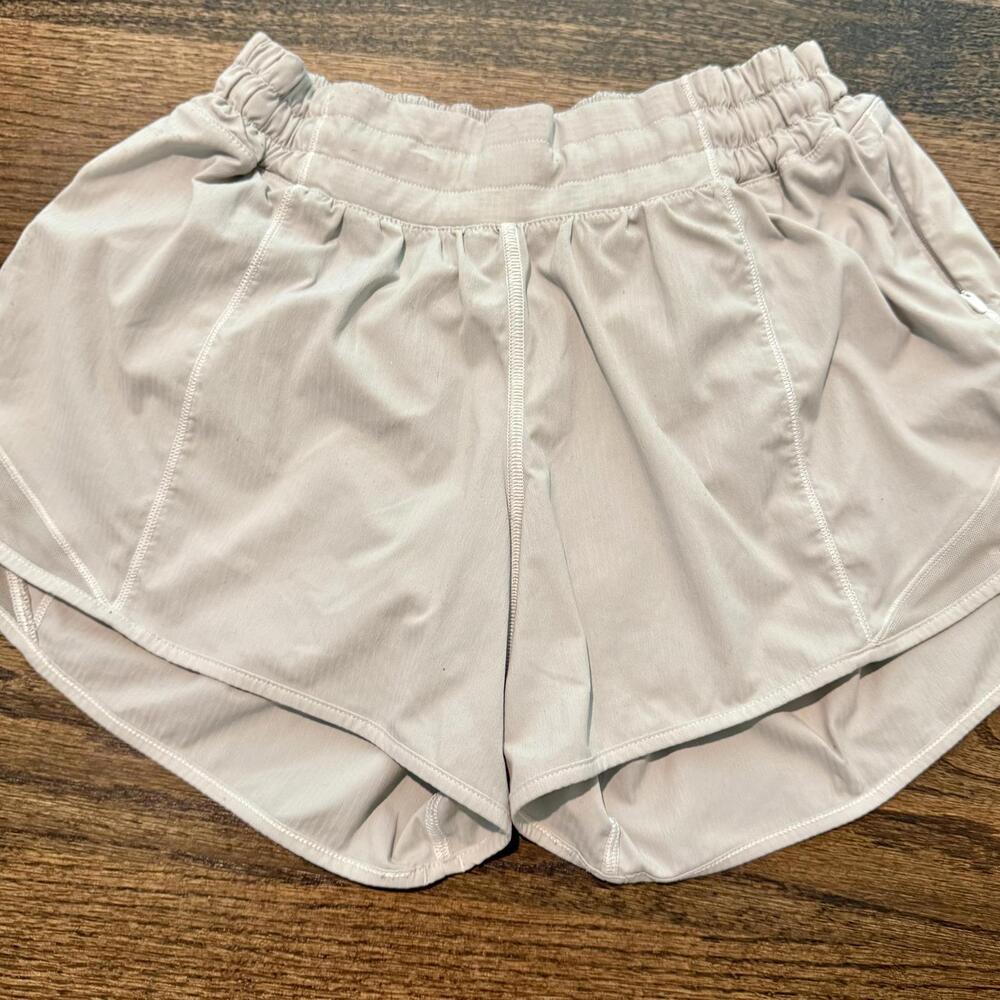 Women's Lululemon Light Grey Hotty Hot HIgh Rise Shorts 6L